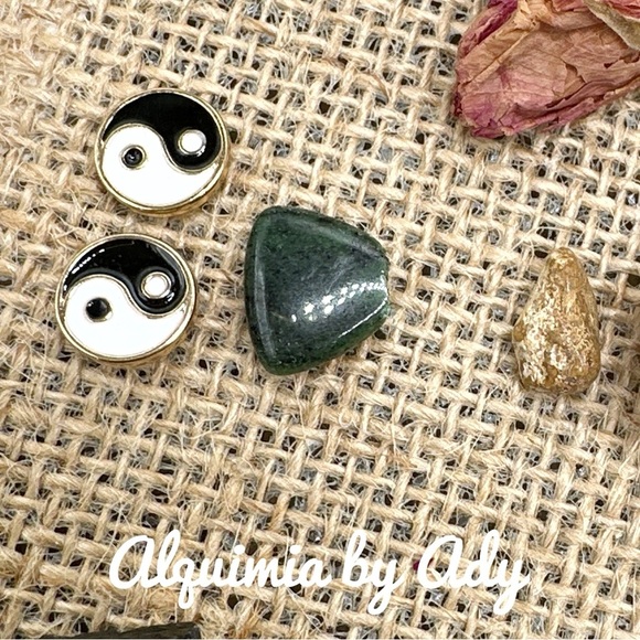 BLACK ENAMMEL AND GOLD YING YANG STUD EARRINGS - Picture 1 of 1